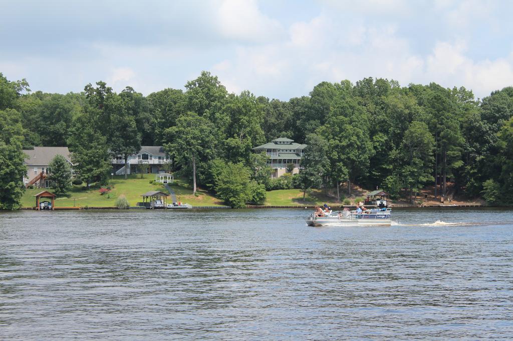 Lake Royale Luxury Home Search & Louisburg Amenities